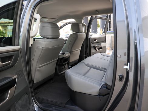 Used 2024 Toyota Tundra Limited AWD/4WD image 38