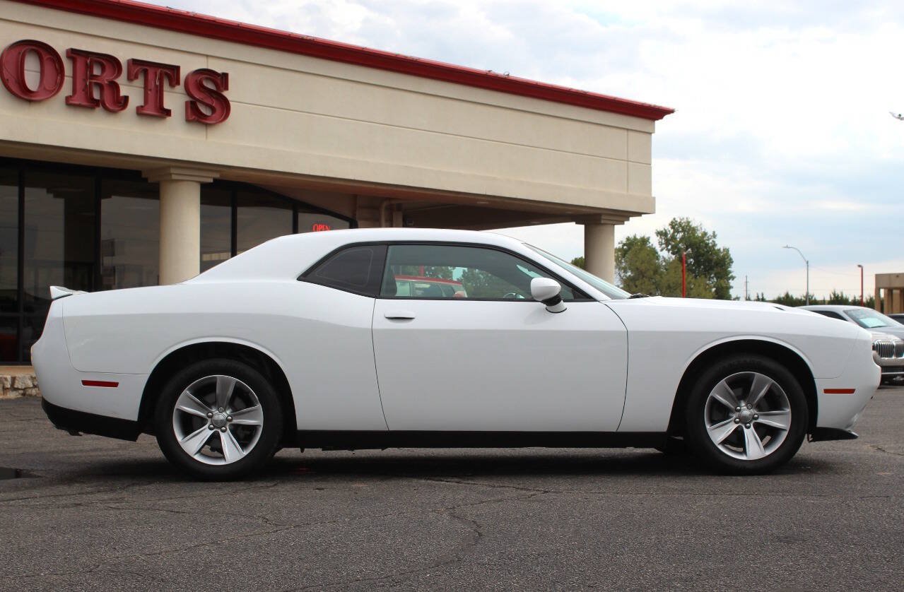 Used 2018 Dodge Challenger SXT RWD image 3
