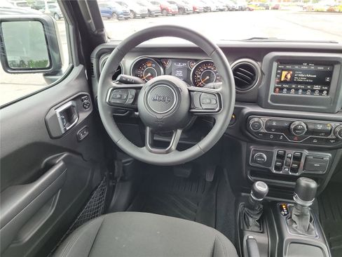 Used 2023 Jeep Wrangler Unlimited Sport AWD/4WD image 9