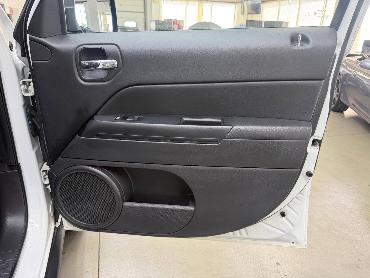Used 2015 Jeep Patriot High Altitude AWD/4WD image 17