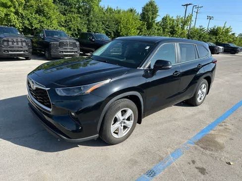Used 2023 Toyota Highlander LE FWD image 14