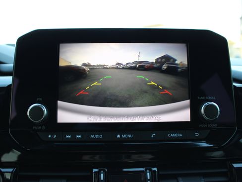 Certified 2022 Nissan Pathfinder SV image 24