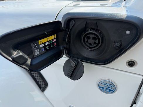 Used 2024 Jeep Wrangler Unlimited Sahara w/ Safety Group image 16