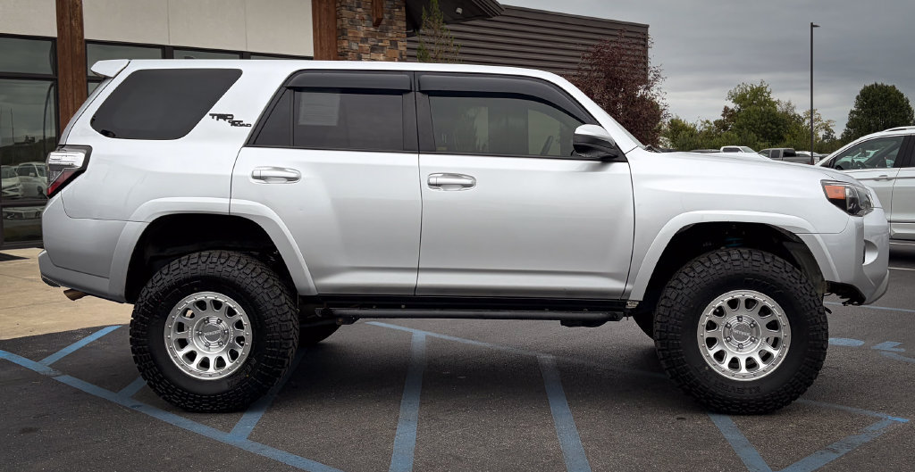 Used 2019 Toyota 4Runner TRD Off-Road AWD/4WD image 26