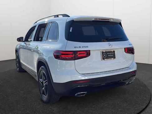 Used 2026 Mercedes-Benz GLB 250 4MATIC image 6