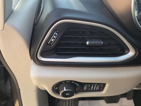 Used 2018 Chrysler Pacifica Touring Plus w/ Tire & Wheel Group image 34