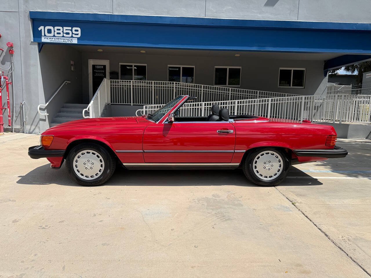 Used 1989 Mercedes-Benz 560 SL image 1