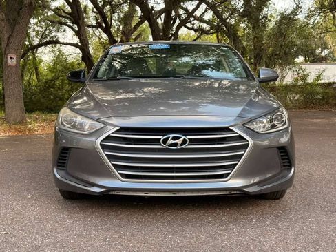 Used 2018 Hyundai Elantra SE FWD image 2