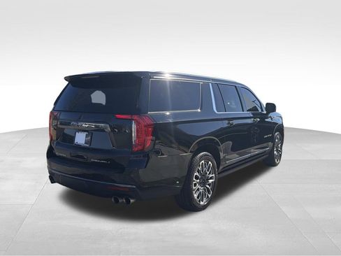 Used 2023 GMC Yukon XL Denali Ultimate image 3