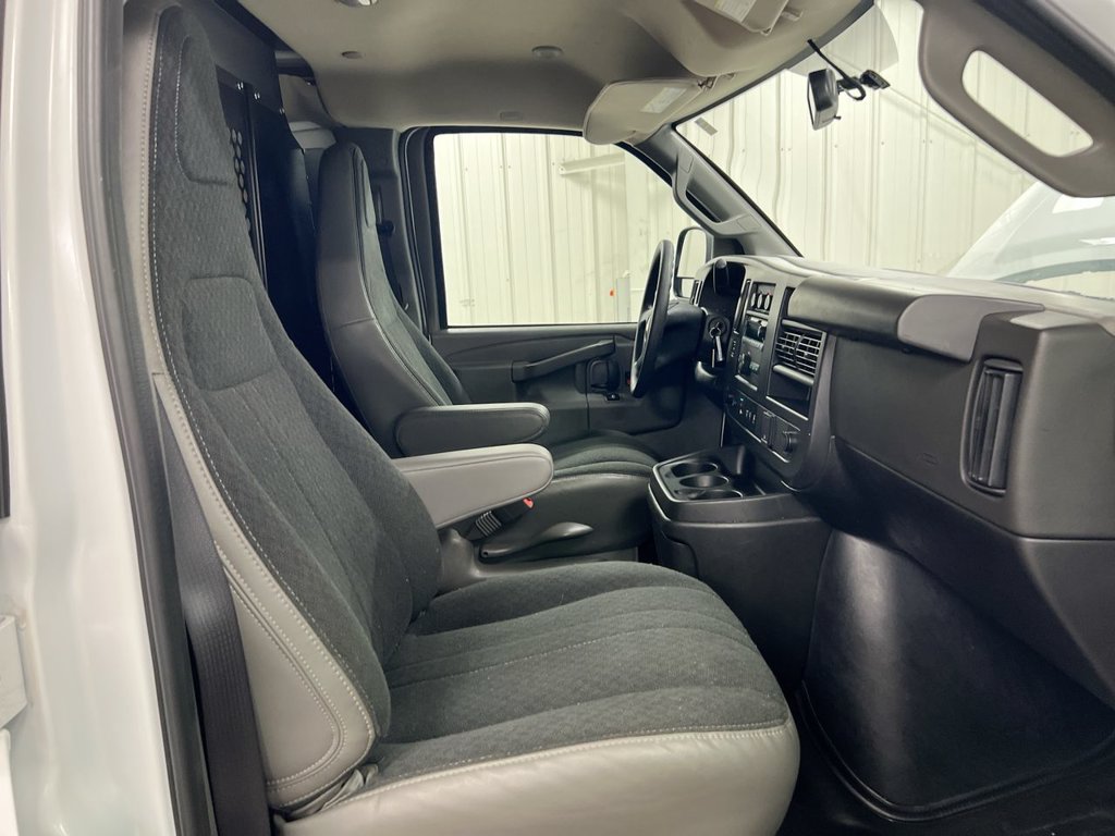 Used 2025 Chevrolet Express 2500 w/ Driver Convenience Package RWD image 20