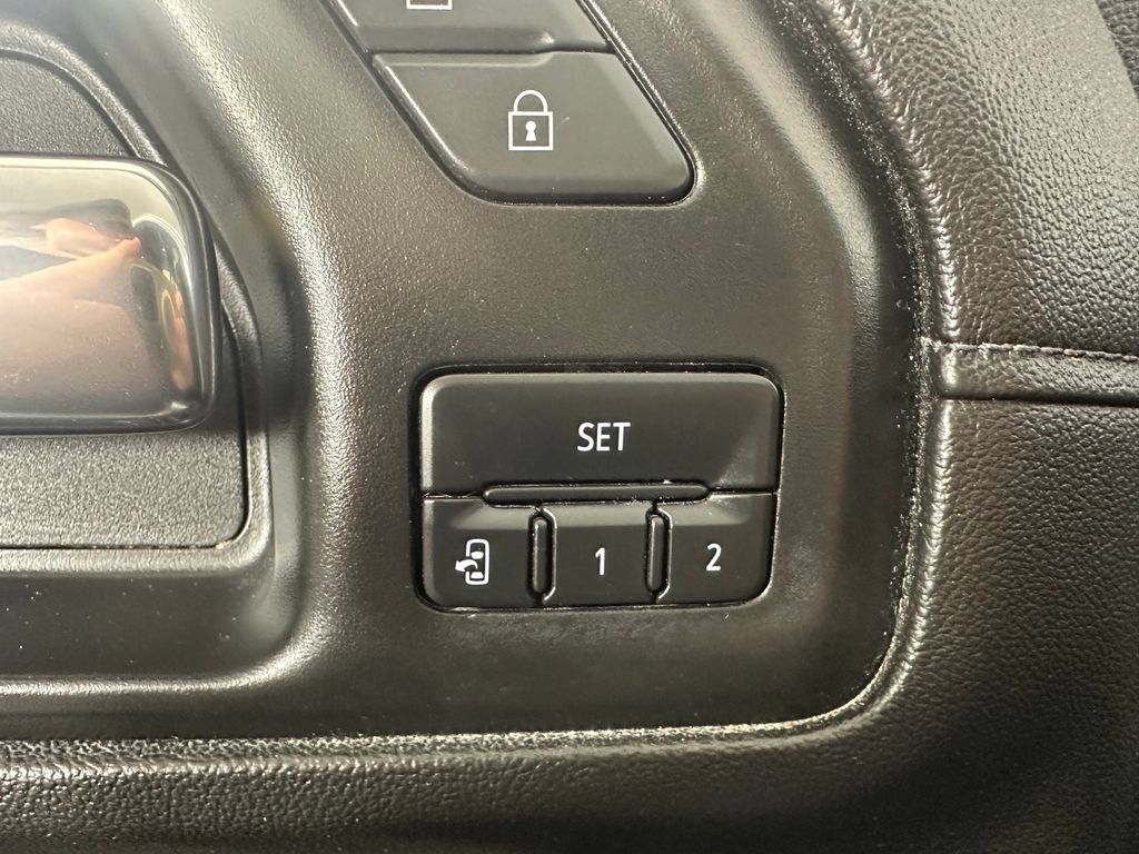 Used 2021 GMC Sierra 3500 Denali w/ Denali Ultimate Package AWD/4WD image 16