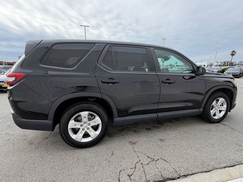 Used 2023 Honda Pilot LX image 7