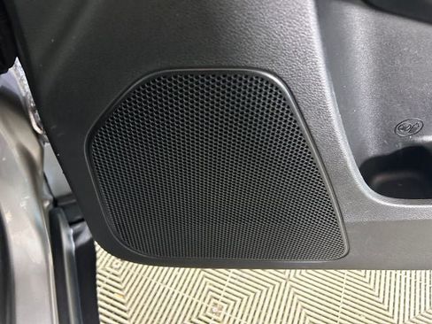 Used 2019 Jeep Cherokee Limited FWD image 29