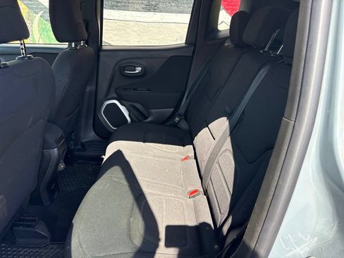 Used 2018 Jeep Renegade Latitude w/ Cold Weather Group AWD/4WD image 22