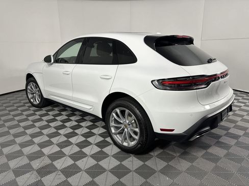 Certified 2025 Porsche Macan image 3