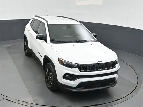 New 2026 Jeep Compass Latitude image 37
