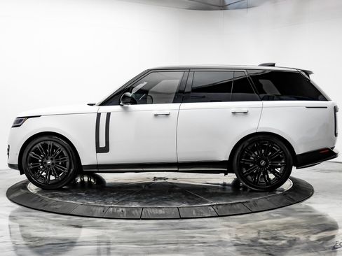 Used 2024 Land Rover Range Rover SE image 5