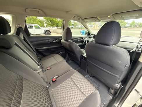 Used 2018 Nissan Rogue SV w/ Premium Package FWD image 28
