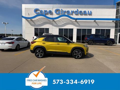 Used 2023 Chevrolet TrailBlazer RS w/ Sun and Liftgate Package FWD image 1