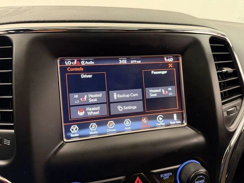 Used 2018 Jeep Grand Cherokee Limited AWD/4WD image 25