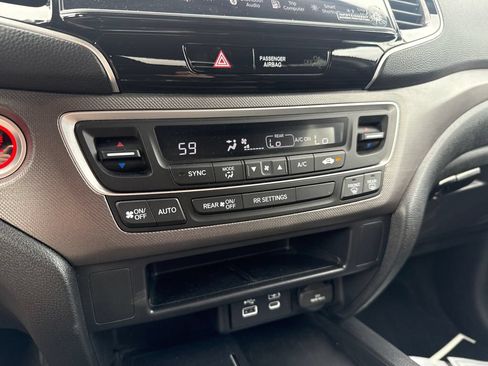 Used 2025 Honda Ridgeline Sport image 16