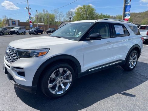 Used 2020 Ford Explorer Platinum w/ Premium Technology Package image 2