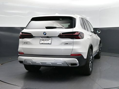 New 2026 BMW X5 sDrive40i image 7
