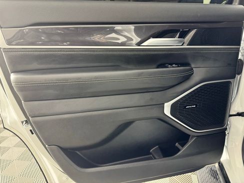 Used 2024 Jeep Wagoneer 2WD image 26