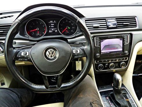 Used 2018 Volkswagen Passat 2.0T R-Line FWD image 17