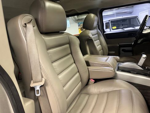 Used 2004 HUMMER H2 w/ Preferred Equipment Group image 36