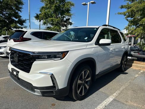 Used 2025 Honda Pilot Touring image 1