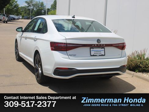 Used 2025 Volkswagen Jetta SE w/ Sunroof Package FWD image 25