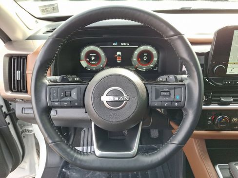 Used 2023 Nissan Pathfinder Platinum image 21