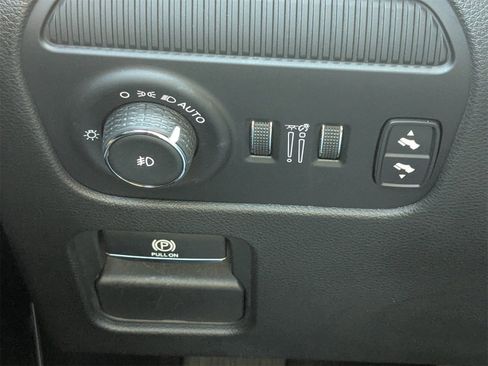 Used 2022 Jeep Wagoneer Series III w/ Premium Group I image 27