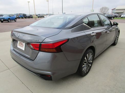 Used 2024 Nissan Altima 2.5 SV FWD image 7