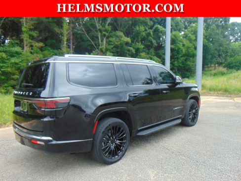 Certified 2025 Jeep Wagoneer 4WD image 13