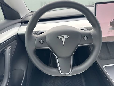 Used 2023 Tesla Model 3 Standard Range image 15
