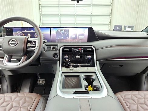 Used 2025 Nissan Armada Platinum Reserve image 29