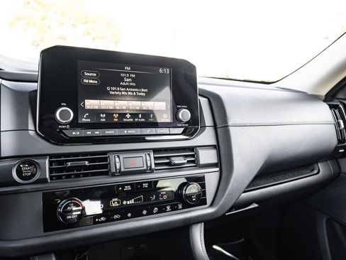 Used 2025 Nissan Pathfinder S FWD image 23