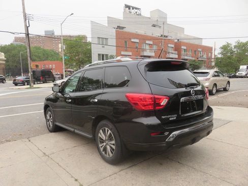 Used 2018 Nissan Pathfinder 4WD image 5