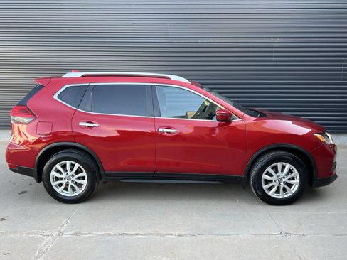 Used 2017 Nissan Rogue SV image 10