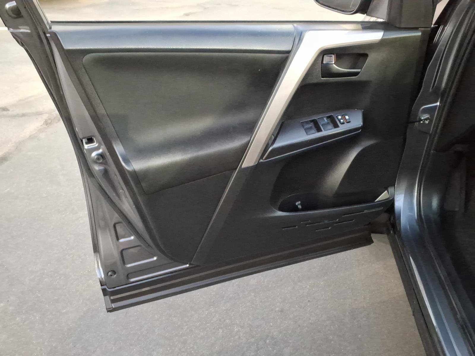 Used 2016 Toyota RAV4 LE FWD image 13