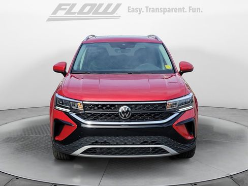 Certified 2023 Volkswagen Taos SE w/ Panoramic Sunroof Package image 2