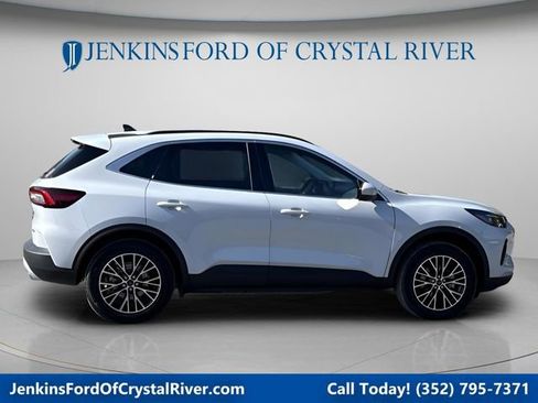 New 2026 Ford Escape SE w/ PHEV Premium Package FWD image 1