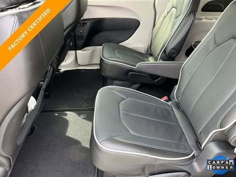 Certified 2024 Chrysler Pacifica Limited image 19