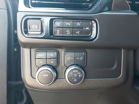 Used 2025 GMC Yukon AT4 image 27