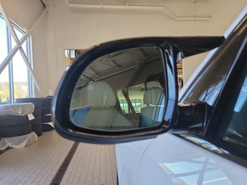 New 2026 BMW X7 M60i image 13