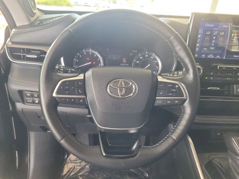 Used 2020 Toyota Highlander Limited FWD image 24
