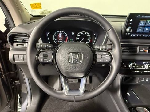 Used 2025 Honda Pilot EX-L image 17