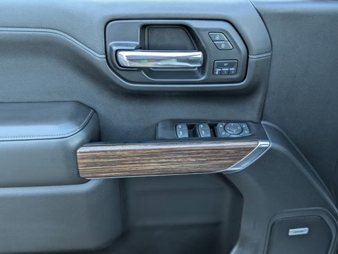 Used 2019 Chevrolet Silverado 1500 High Country image 16